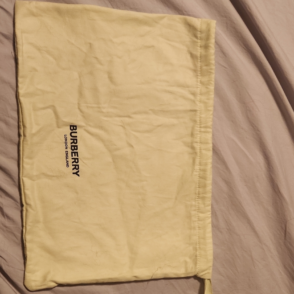 Burberry Luxury Dust Bag in Soft Cream